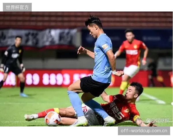 许特尔高压反抢战术奏效，南野拓实前场逼抢激活快速反击。